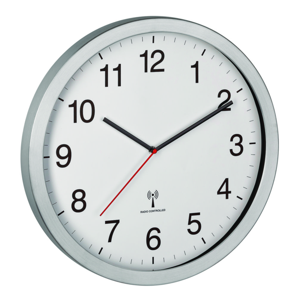 Analogue XL radio-controlled wall clock